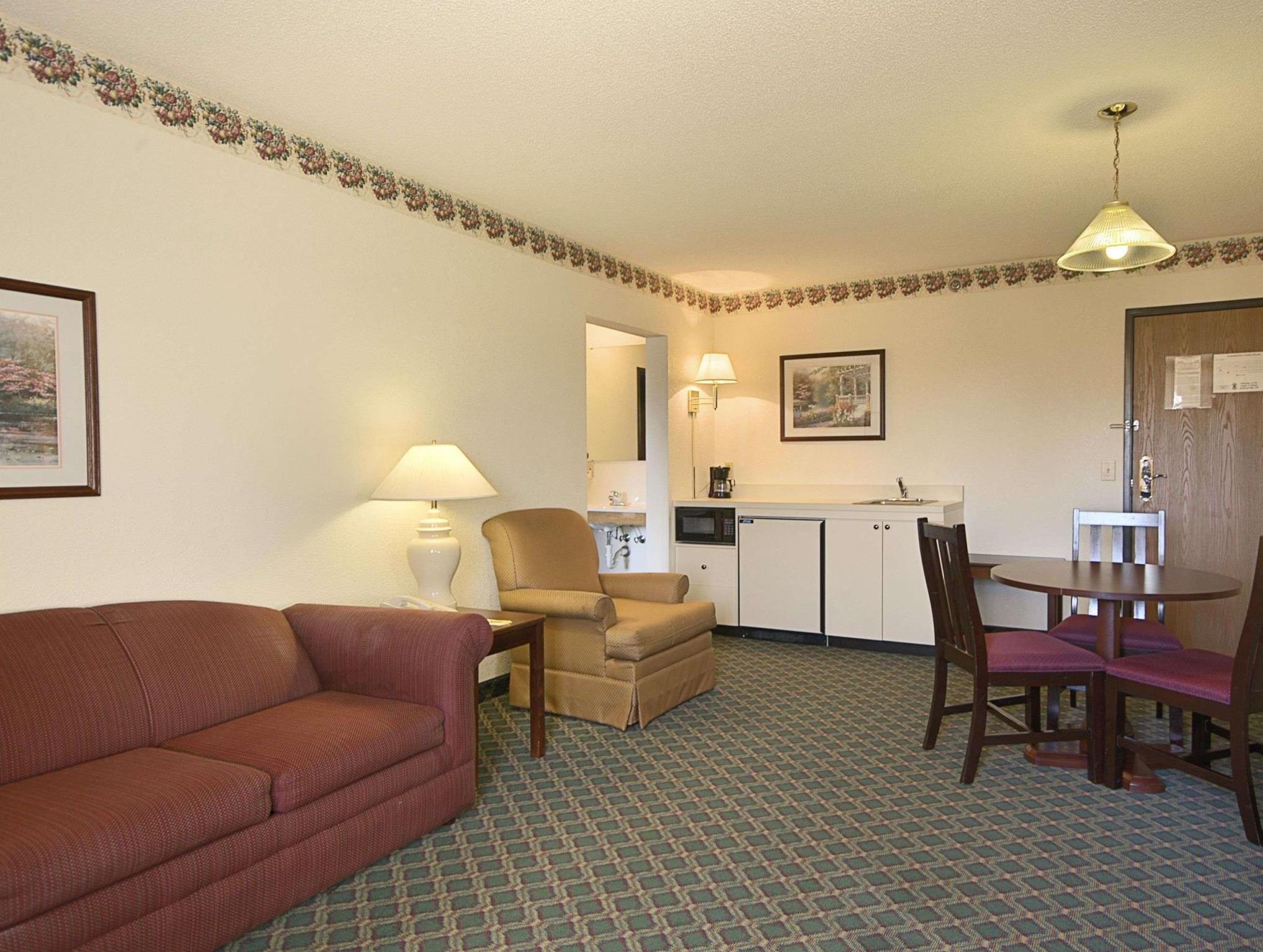 Travelodge By Wyndham Hudsonville Exterior photo