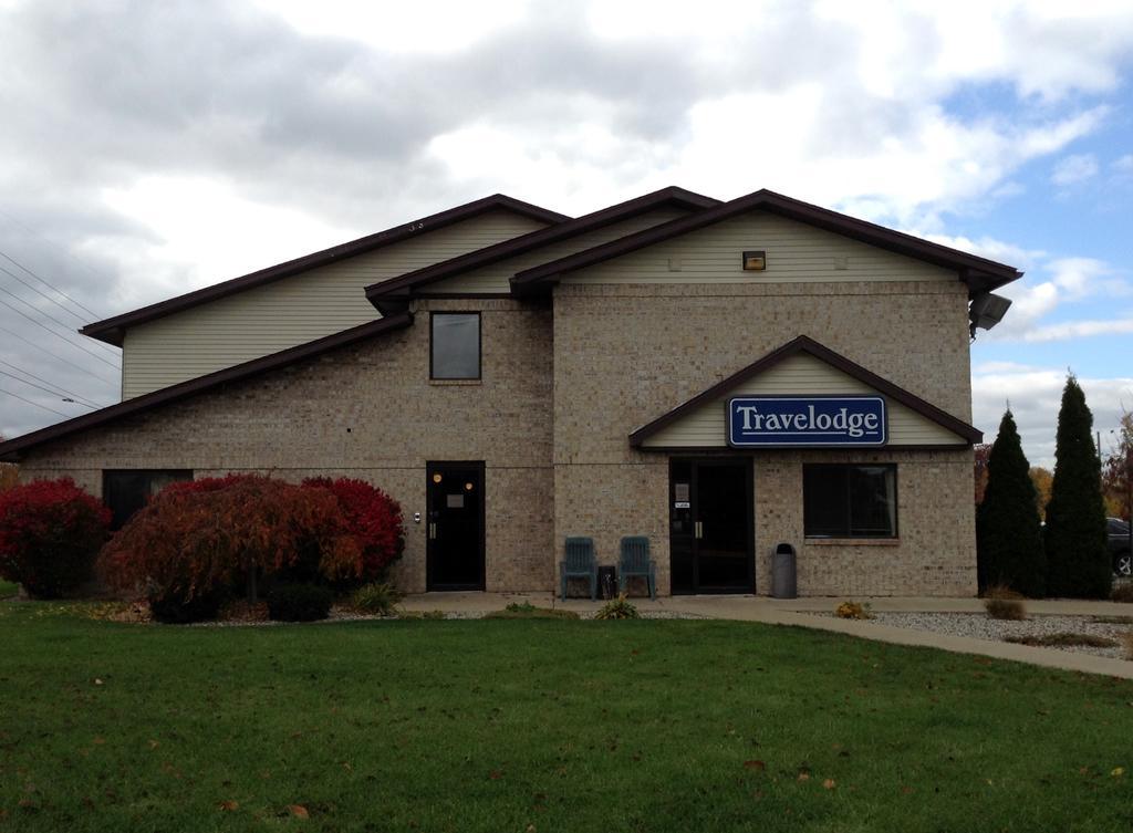 Travelodge By Wyndham Hudsonville Exterior photo